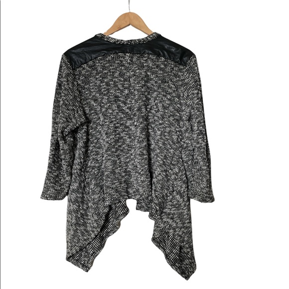 🛼 Fashionable Knitt and faux leather black and white cardigan. - Picture 7 of 8